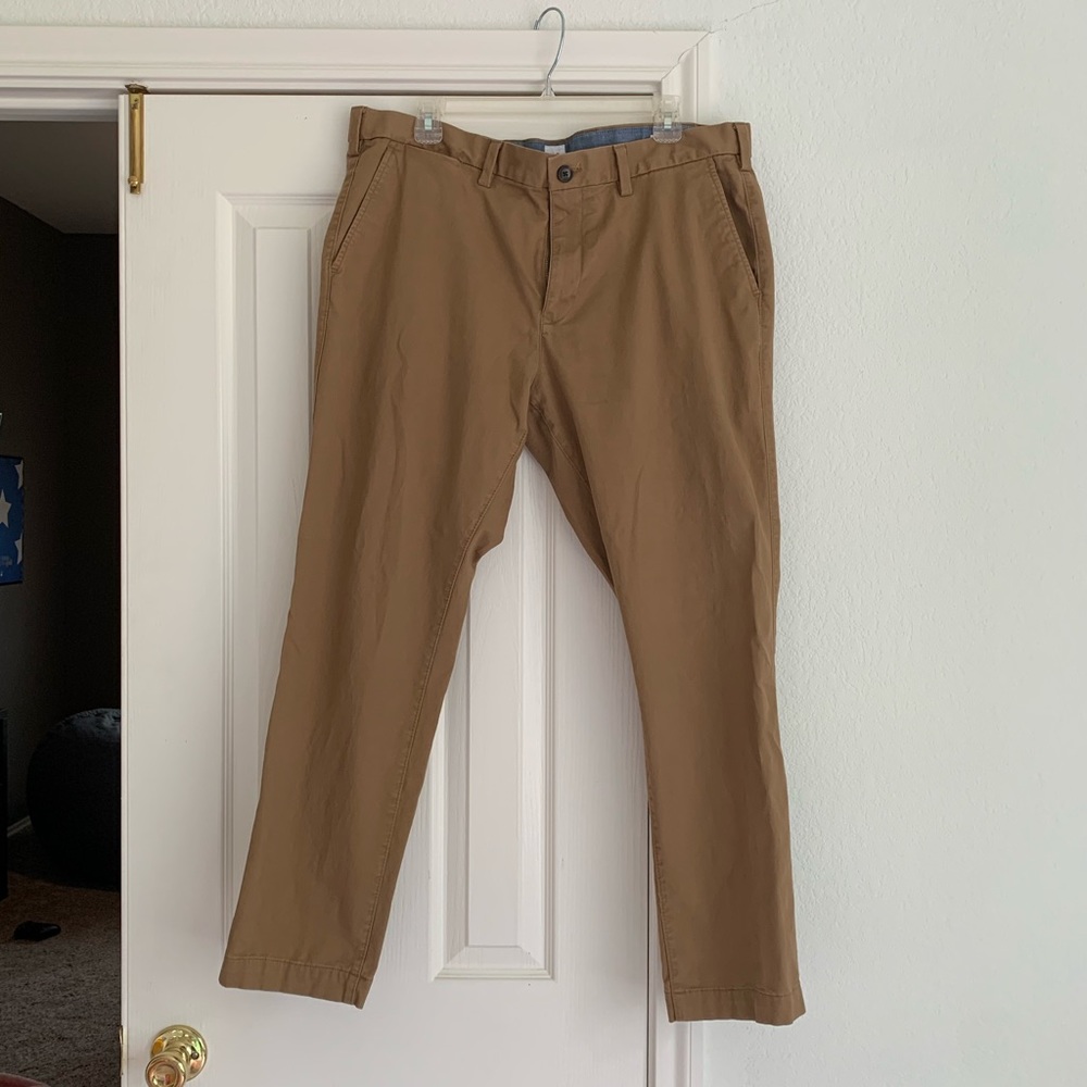 Men’s Gap Dark Khaki Chino Pant - 38 x 30